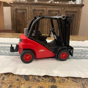 Bruder Linde H3OD Fork Lift Play Vehicle Toy